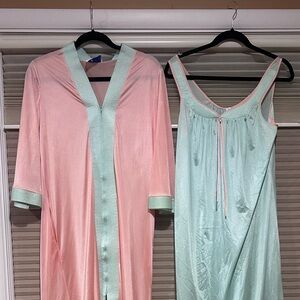 VINTAGE Travel-Lite 2pc nightgown and robe set from the 1960s long ankle length
